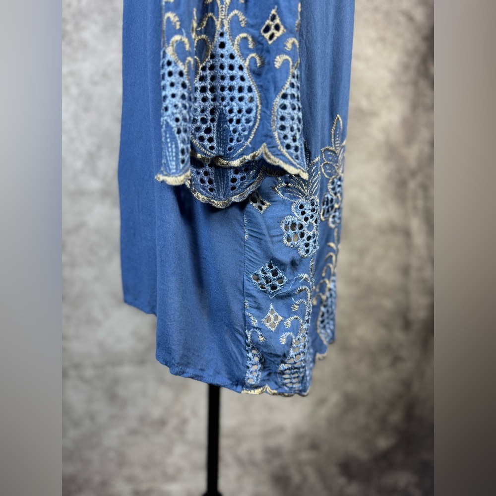 LIV Los Angeles Blue Embroidered Tunic Top M Boho Coastal Crochet Lace Rayon - Picture 5 of 10